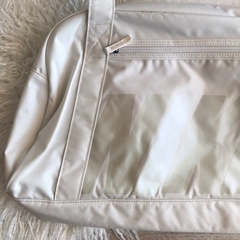 NWT Nike duffle gym Bag - Picture 7 of 8